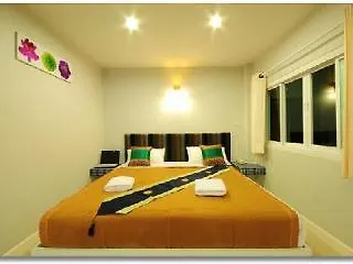 Hotel Baan Chay Namm